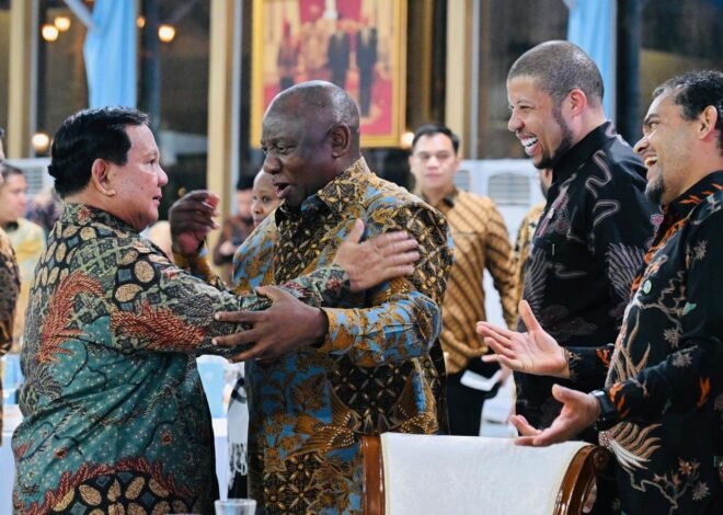 Presiden Prabowo Jamu Presiden Ramaphosa, Batik Jadi Sorotan di Meja Diplomasi