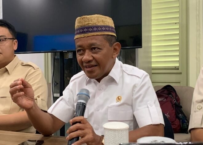 Viral! Bahlil Tampil Pede dengan Sepatu Rp250 Ribu