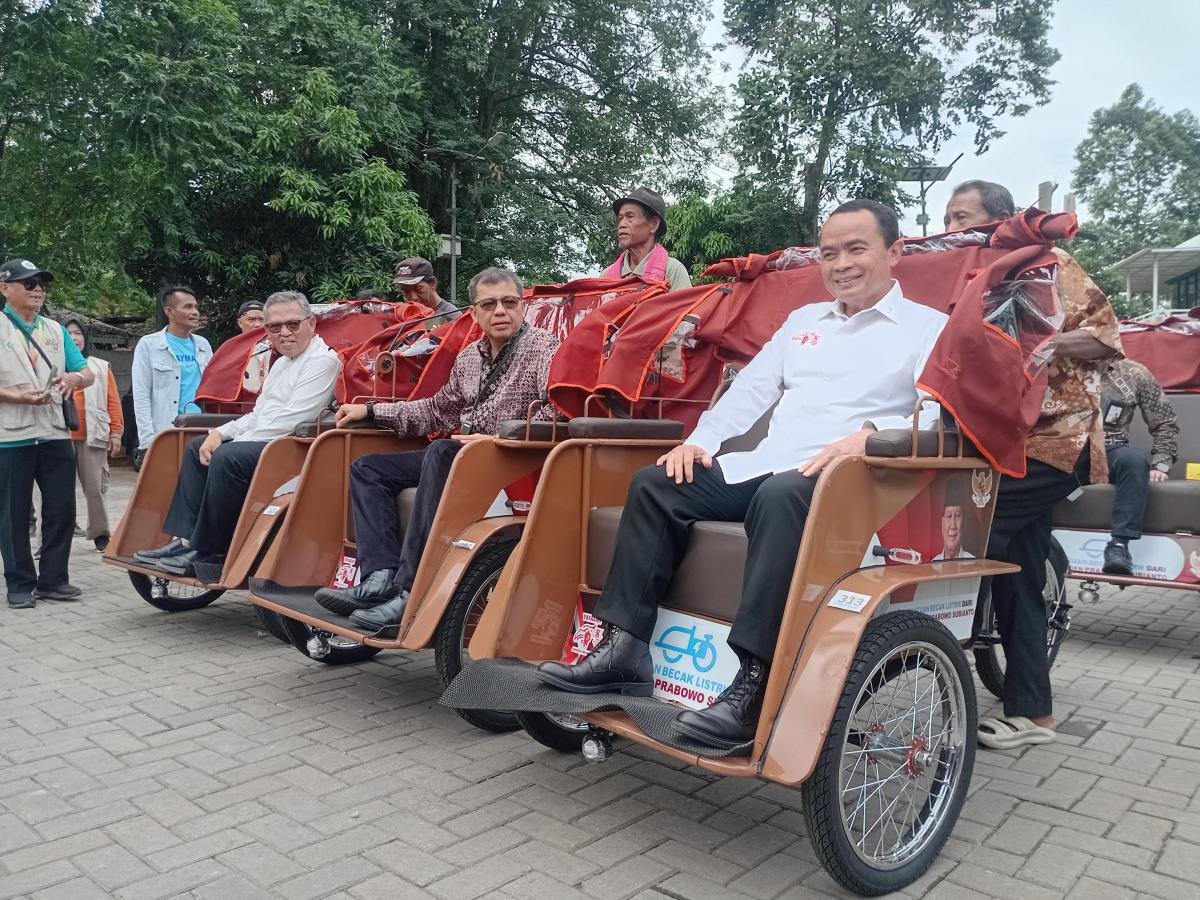 Prabowo Lanjutkan Program Pembagian Becak Listrik di Mojokerto