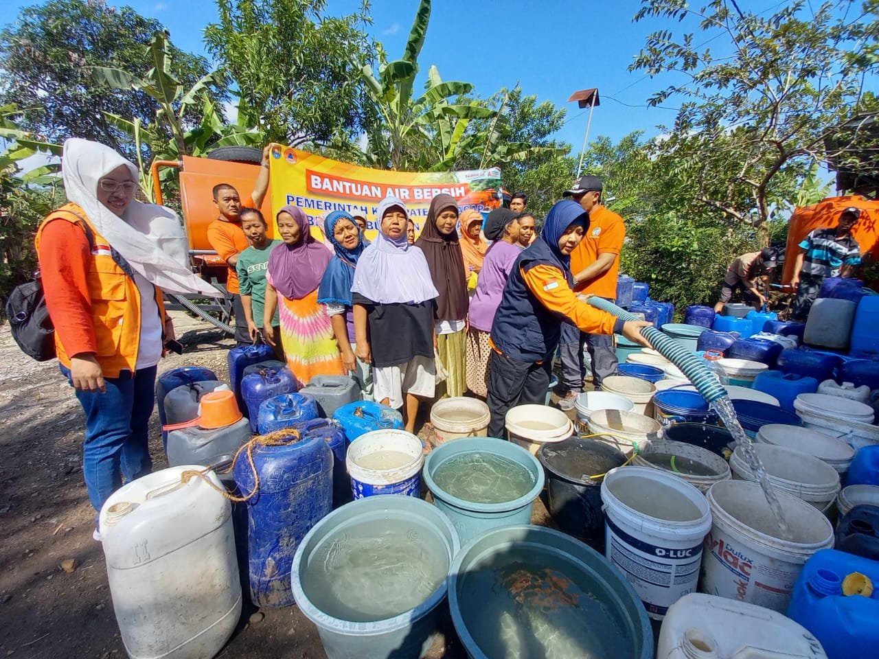 BPBD Nagan Raya Distribusikan Air Bersih untuk Korban Banjir