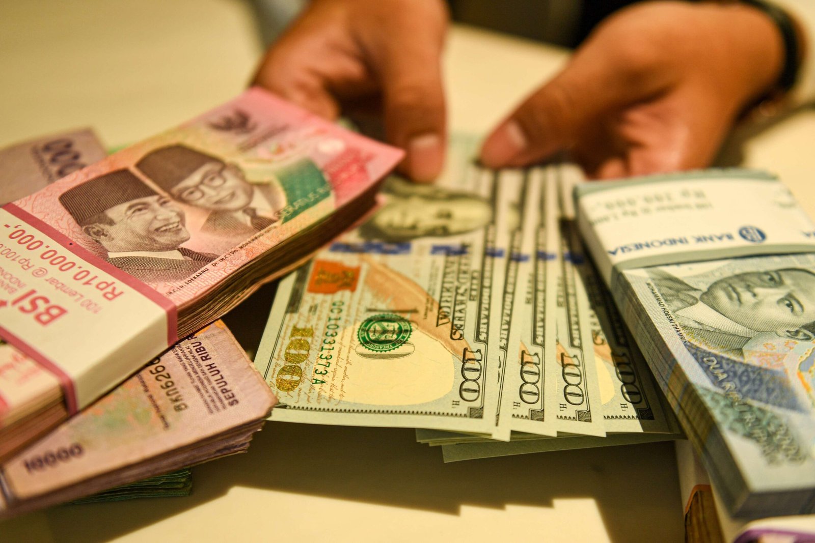 Kurs Rupiah Anjlok di Pembukaan Pasar, Dolar AS Memimpin