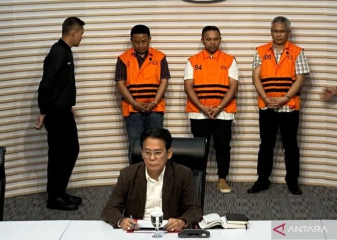 KPK Tetapkan Gubernur Riau dan Dua Pejabat Tersangka