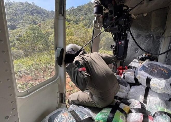 Helikopter Kirim Bantuan Logistik ke Desa Terpencil yang Terisolasi Pascabencana