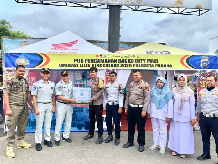 Dukung Pengamanan Natal 2025, Jasa Raharja Sumbar Berikan Bingkisan di Posko Padang