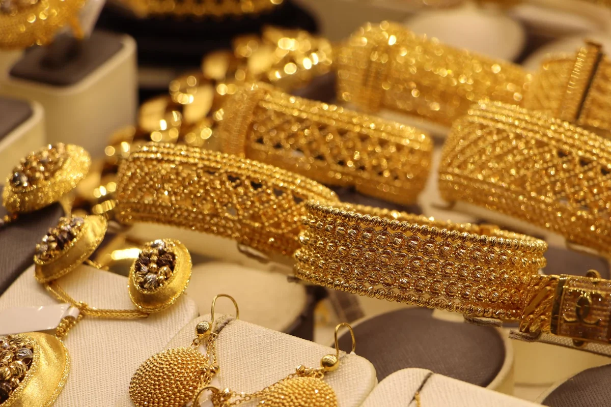 Harga Emas Perhiasan Melemah Tipis, Simak Rinciannya Hari Ini