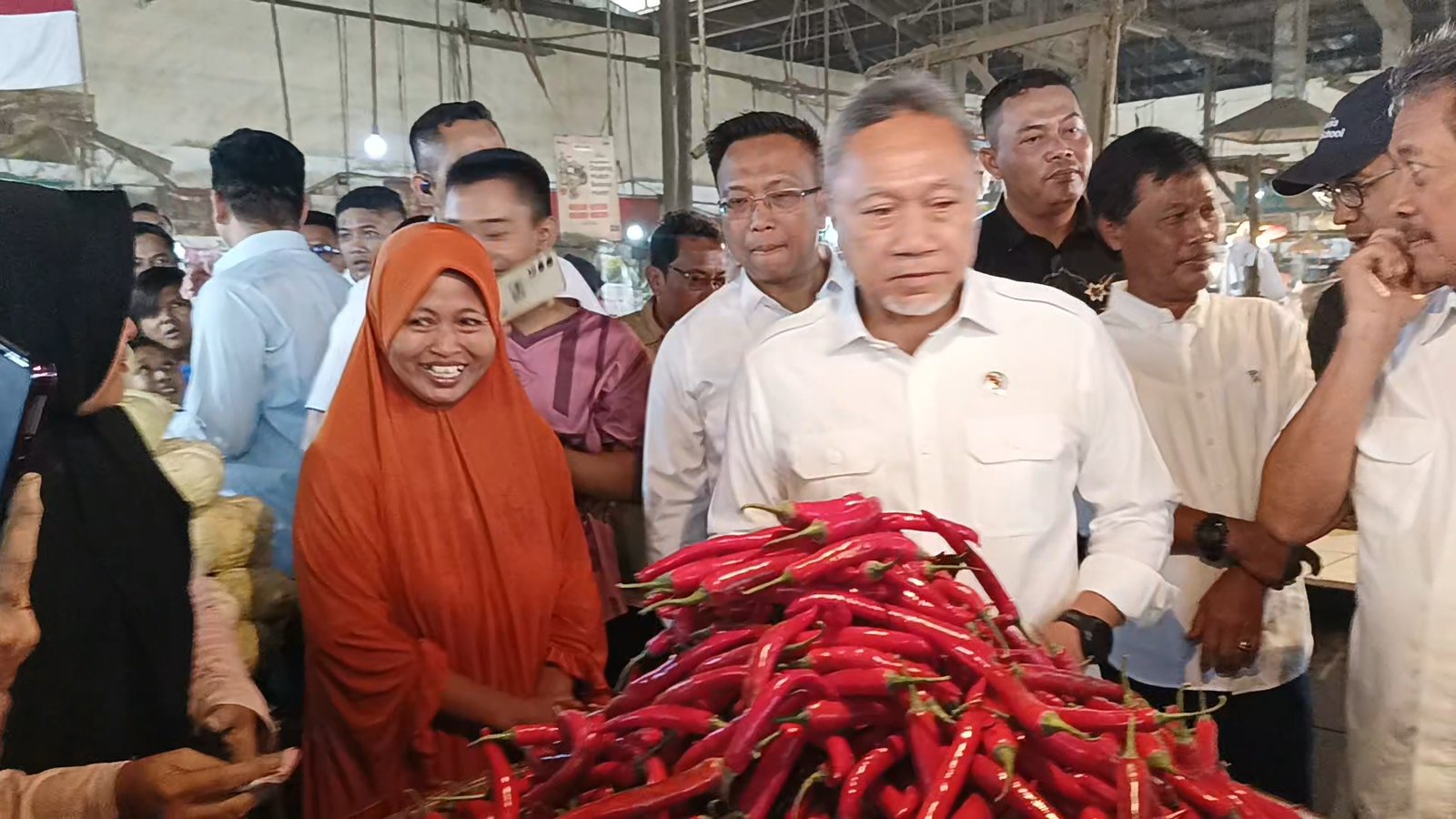 Menko Zulhas Pastikan Harga Pangan di Cirebon Stabil Jelang Tahun Baru 2026