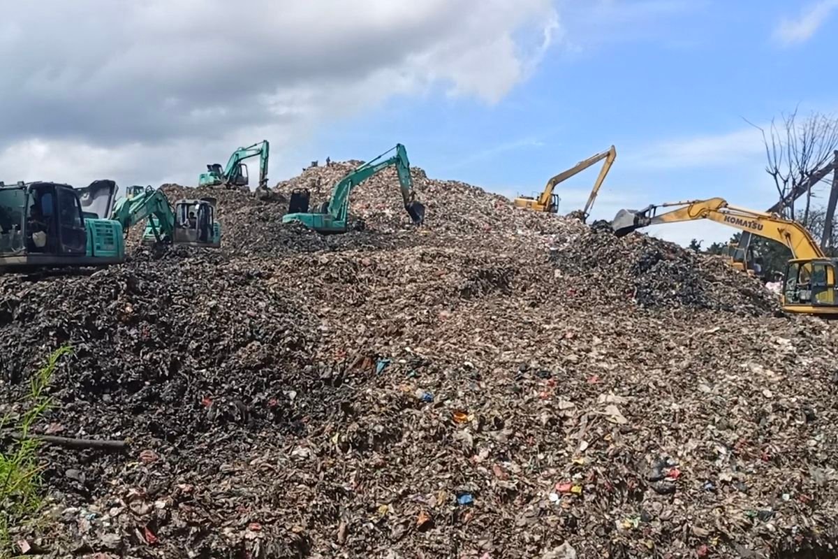 Menteri PU Jelaskan Faktor Penyebab Gunungan Sampah di Tangsel