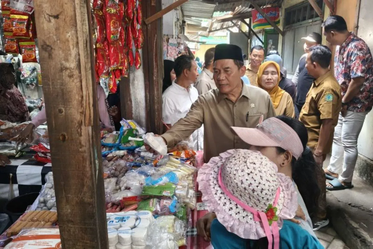 Bantu Pemulihan Ekonomi, Komisi VII DPR Salurkan Rp500 Juta untuk UMKM di Sumbar