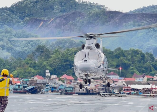 TNI AL Kirim Tenaga Medis ke Lokasi Bencana di Sumut dengan Helikopter