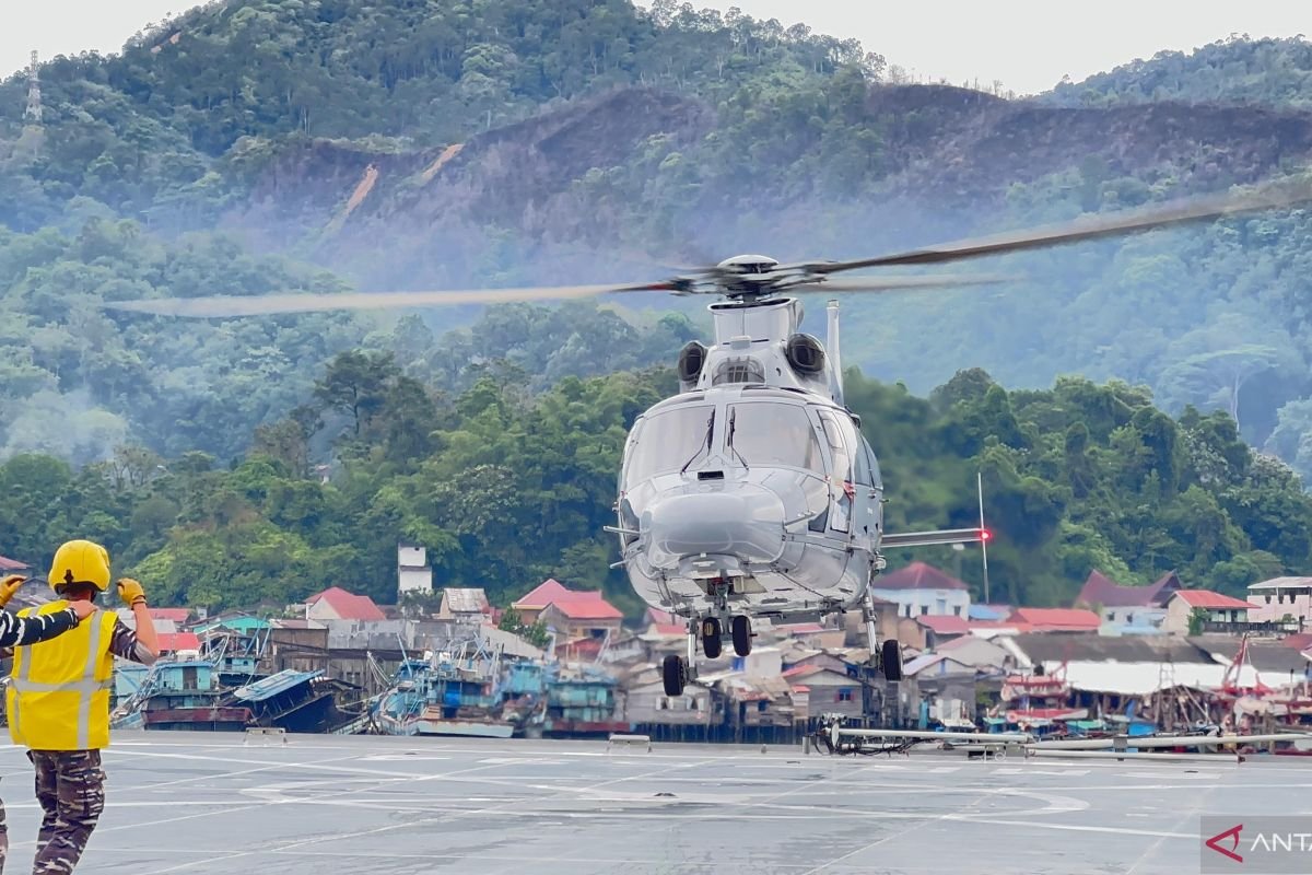 TNI AL Kirim Tenaga Medis ke Lokasi Bencana di Sumut dengan Helikopter