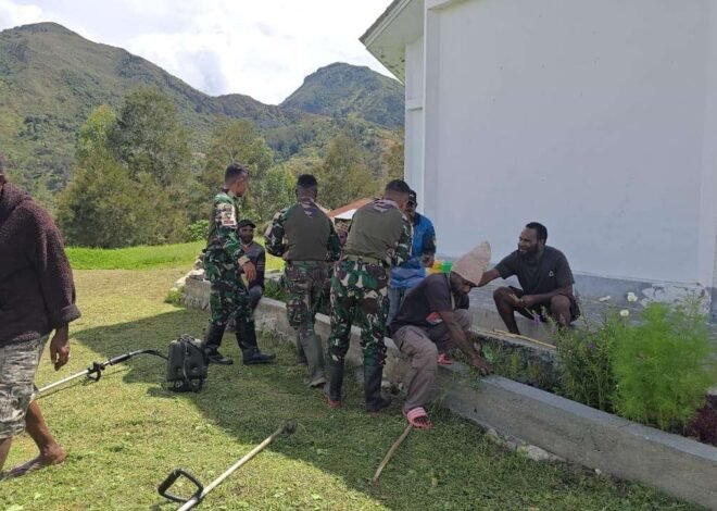 Prajurit Yonif 511 Laksanakan Pembersihan Gereja Baptis Pirime Jelang Perayaan Natal