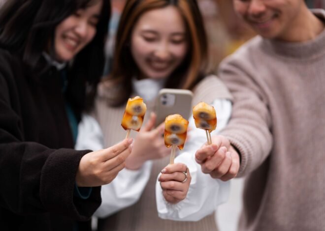 Viral! Warga Antre Kuliner Demi Sensasi dan Konten Digital