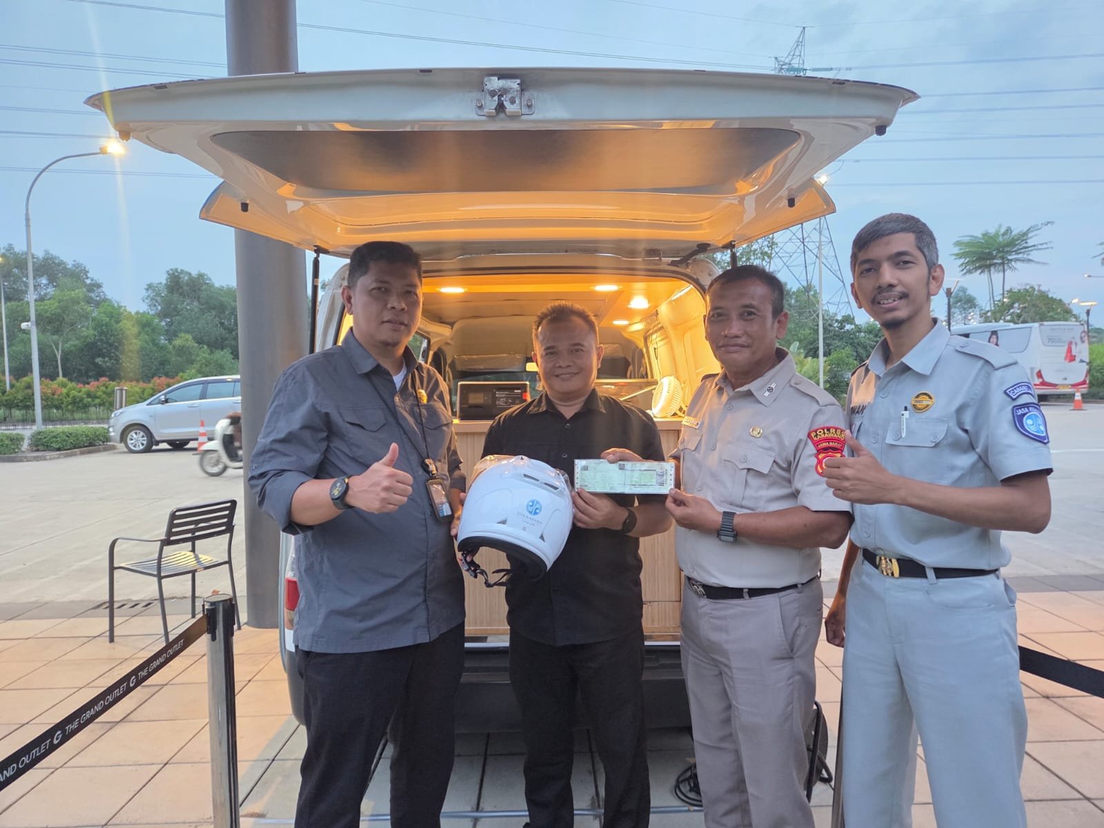 Permudah Masyarakat Bayar Pajak, Tim Pembina Samsat Karawang Hadirkan Layanan Samsat Malam Hari (Sakamar)