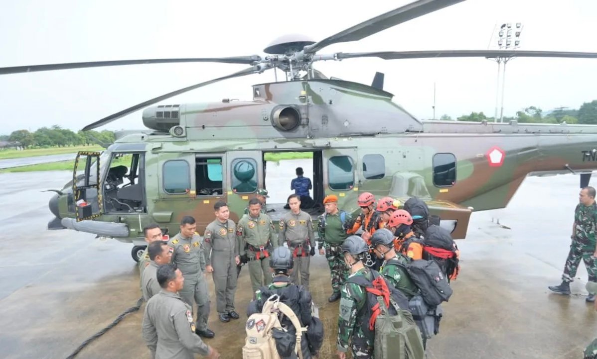TNI AU Kerahkan Helikopter Caracal dan Boeing untuk Evakuasi ATR 42-500