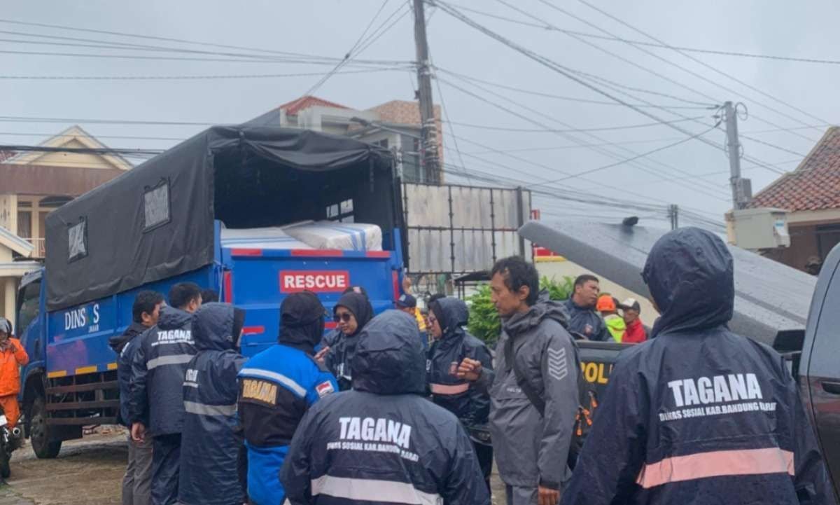 Kemensos Salurkan Bantuan untuk Korban Longsor Bandung Barat