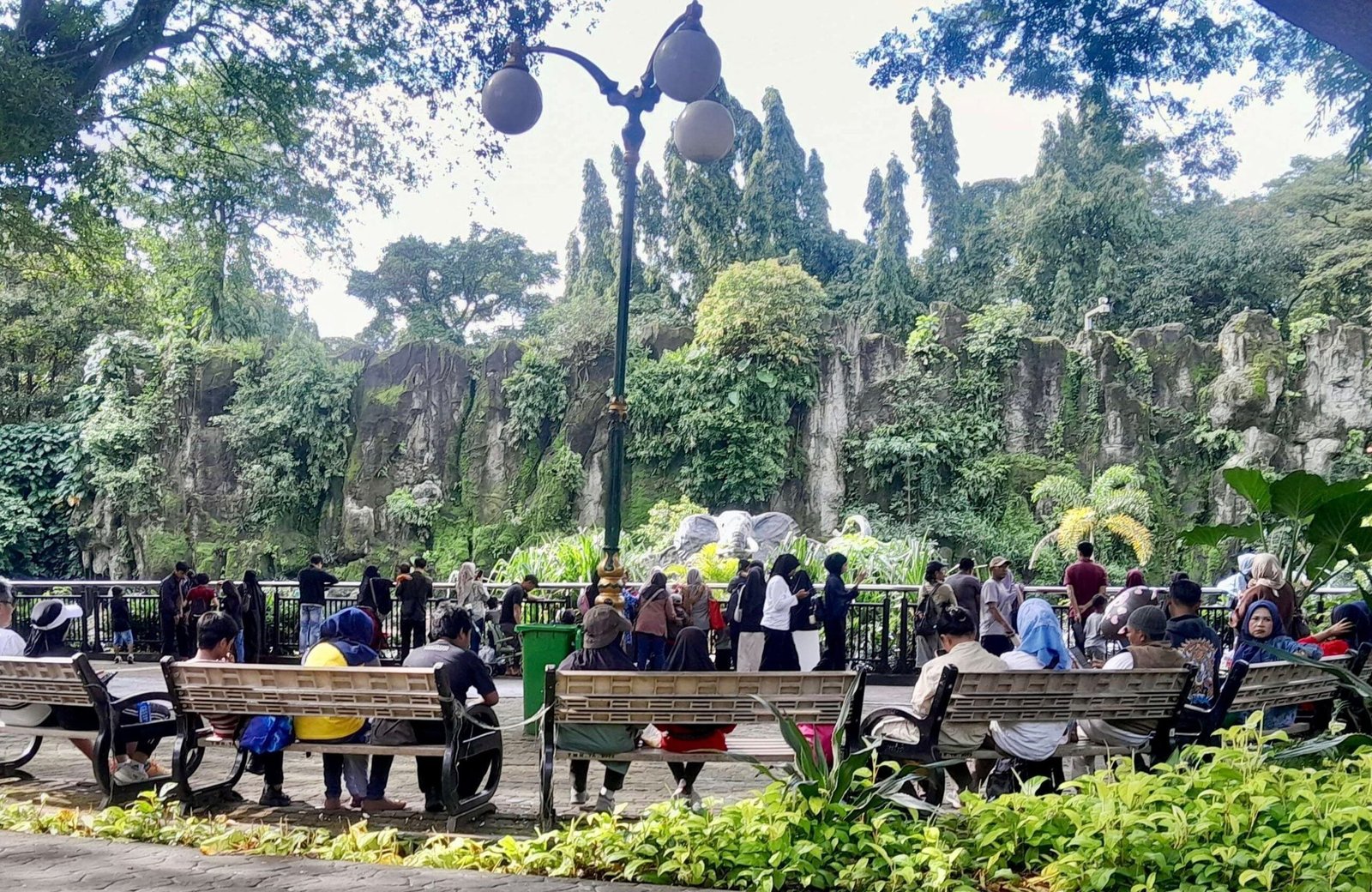Ragunan Siapkan 17 Titik Parkir Antisipasi Lonjakan Pengunjung Libur Tahun Baru