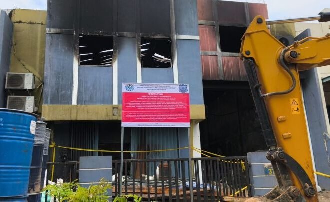 Menteri LH Segel Gudang Pestisida Terbakar dan Perintahkan Audit Lingkungan Sungai Cisadane