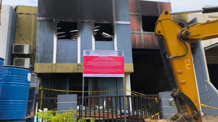 Menteri LH Segel Gudang Pestisida Terbakar dan Perintahkan Audit Lingkungan Sungai Cisadane