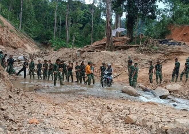 Pulihkan Akses Warga, TNI Perbaiki Jembatan Penghubung Antardesa di Tapanuli Tengah