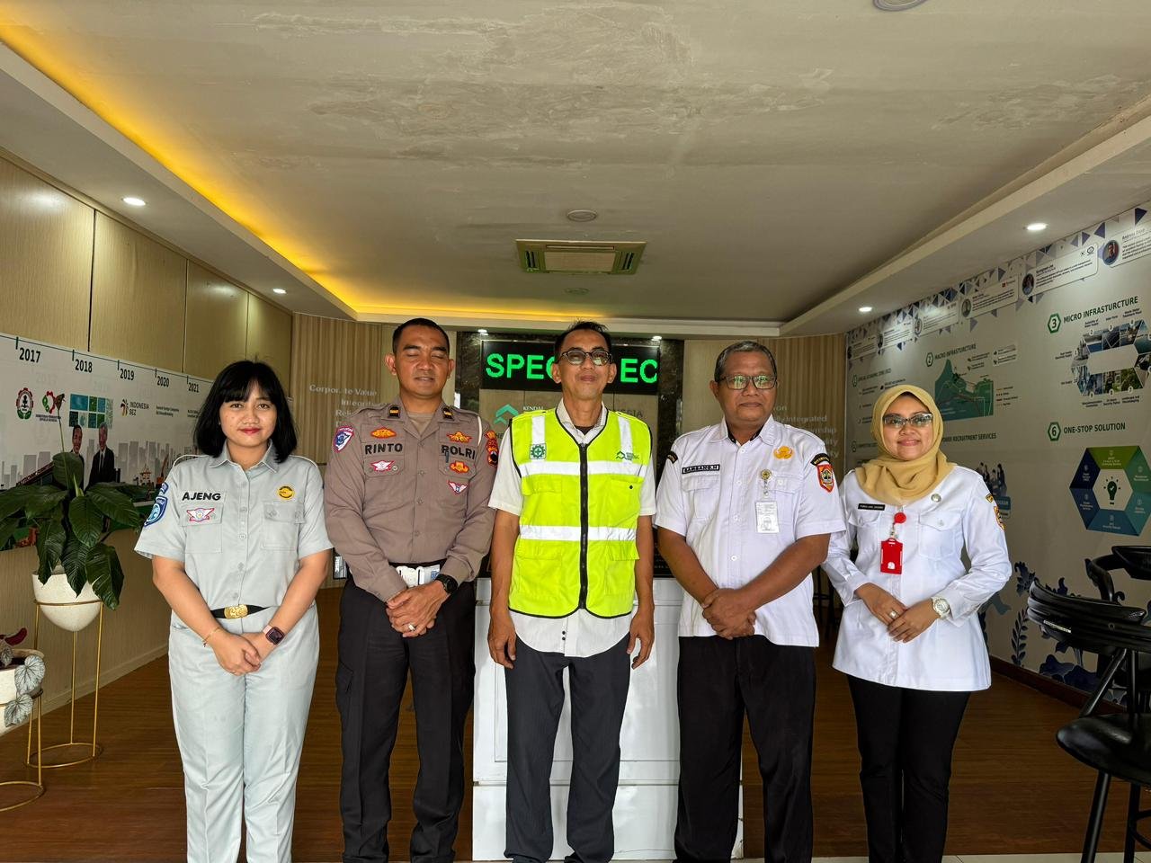 Tingkatkan Kepatuhan SWDKLLJ dan Tertib STNK, Tim Pembina Samsat Kendal Survei Lokasi Layanan di Kawasan Industri