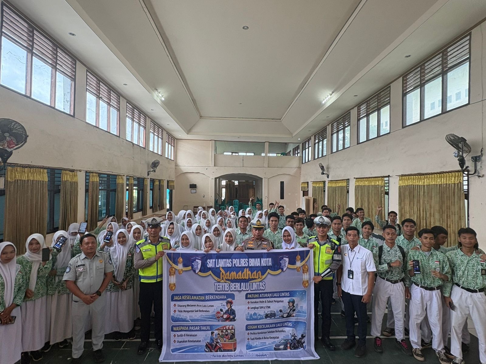 Wujud Kepedulian Keselamatan, Jasa Raharja Bima dan Kepolisian Berikan Edukasi kepada Siswa SMA Negeri 1 Kota Bima