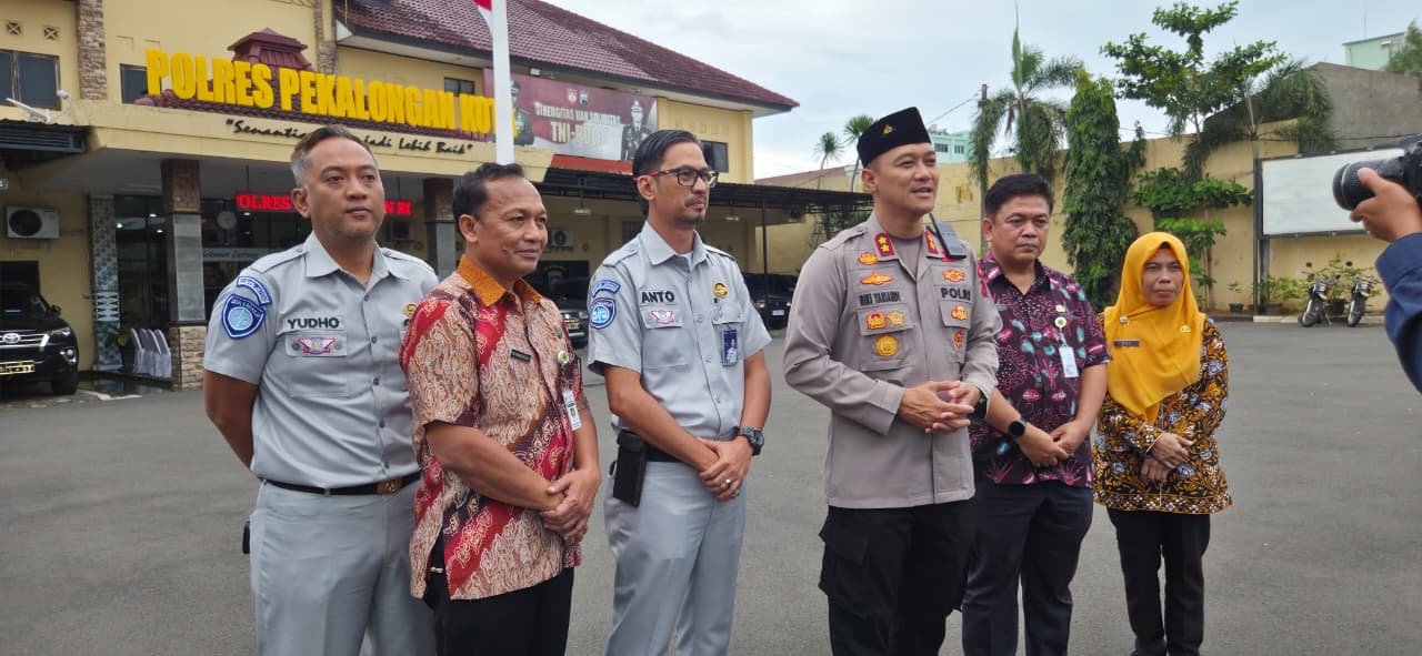 Jasa Raharja Pekalongan Turut Berpartisipasi dalam Kegiatan Polantas Menyapa, Bagikan Takjil Gratis di Pekalongan Kota