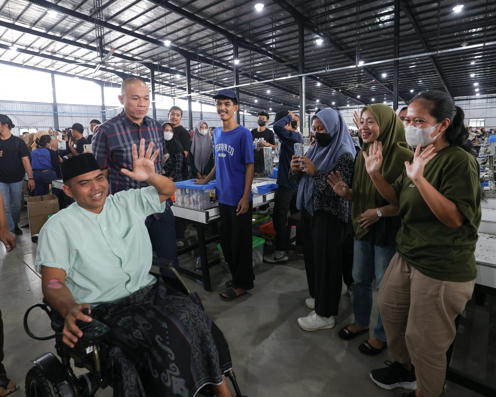 Selamat dari Kecelakaan, Bos HS Muhammad Suryo Berangkatkan Umroh 150 Karyawan