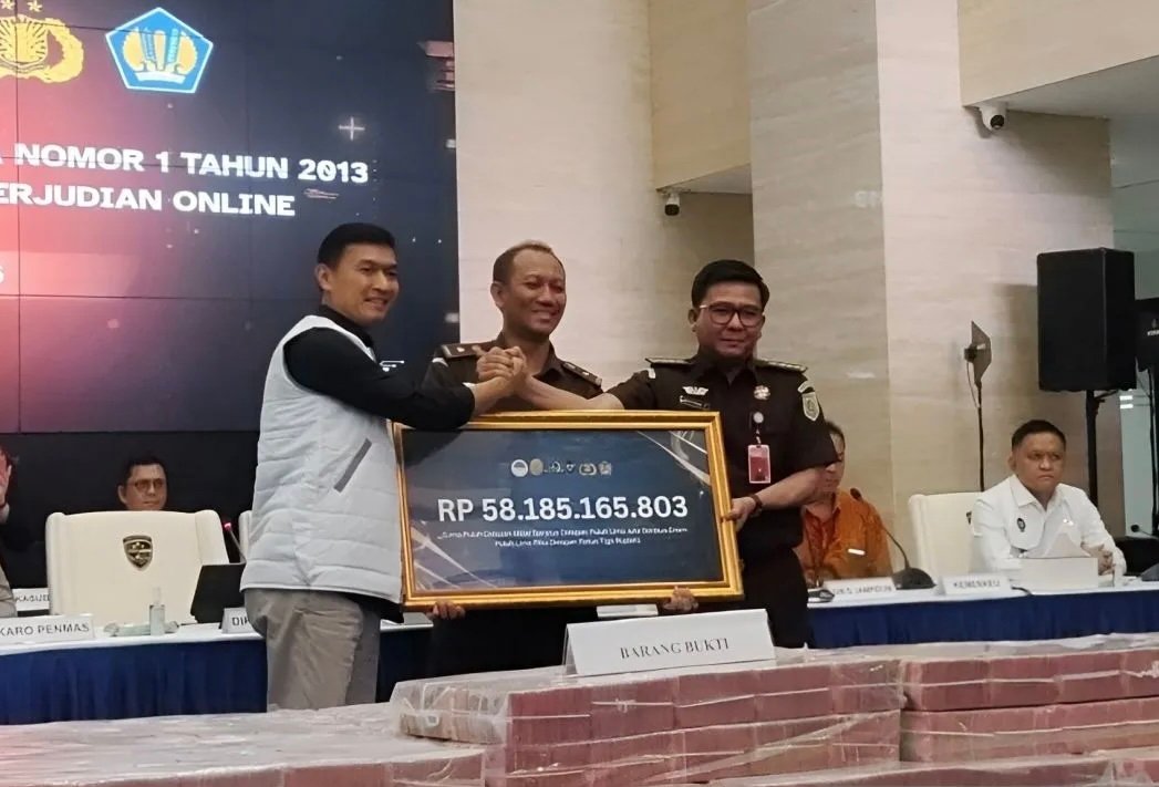 Polri Serahkan Uang Sitaan Rp58,1 Miliar Kasus Judi Online ke Kejaksaan