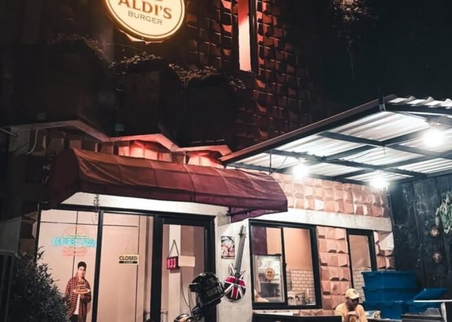 Viral! Aldi Taher Jualan Burger Pakai Strategi Marketing Nyeleneh, Netizen: Capek Ketawa!