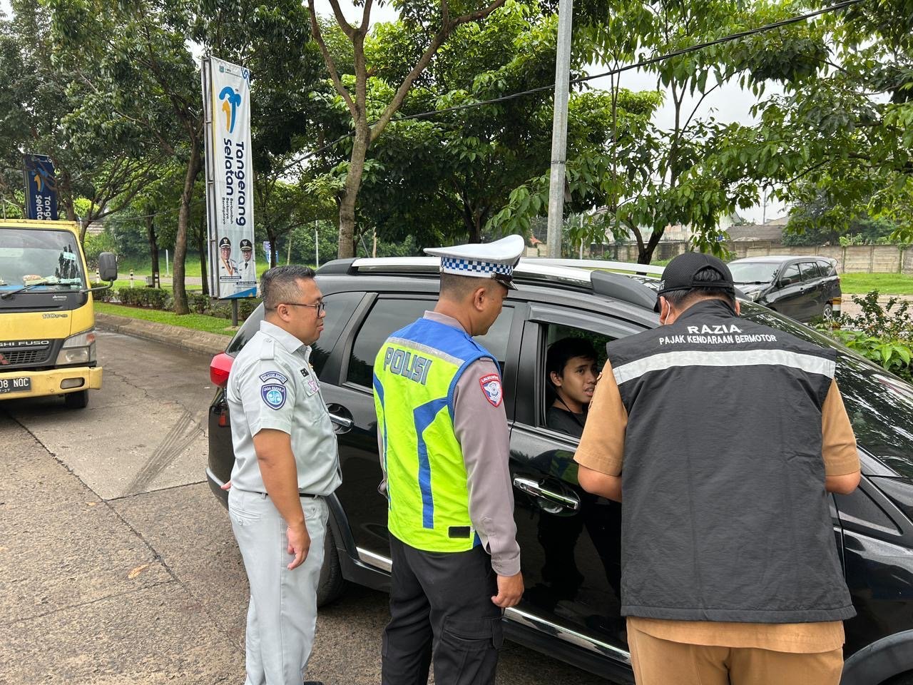 Tingkatkan Kepatuhan Warga Membayar Pajak Kendaraan Bermotor, Tim Pembina SAMSAT Ciputat Gelar Operasi Gabungan Razia