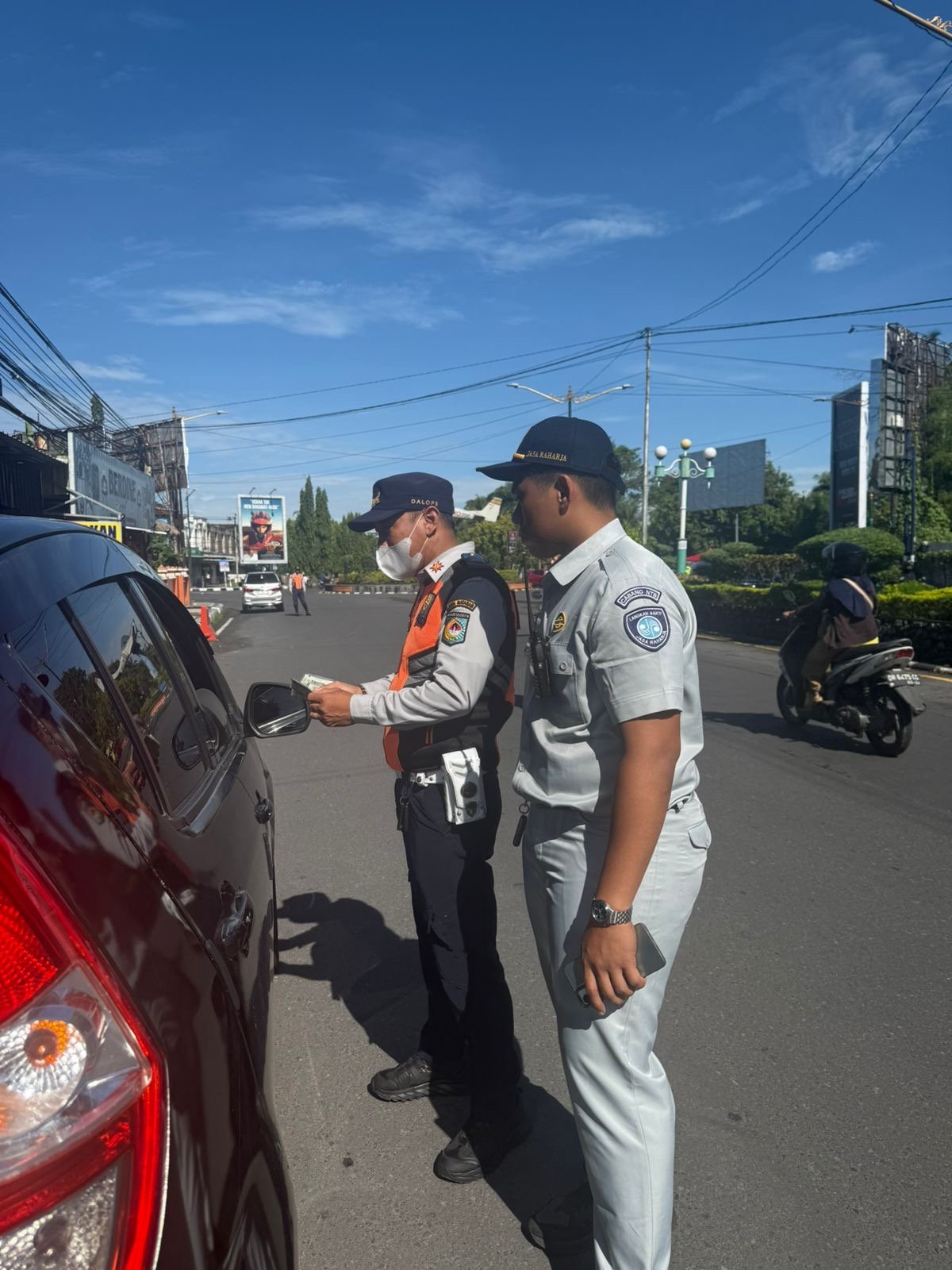 Jasa Raharja NTB Ikuti Operasi Gabungan Bersama Mitra Samsat di Bundaran Udayana Mataram