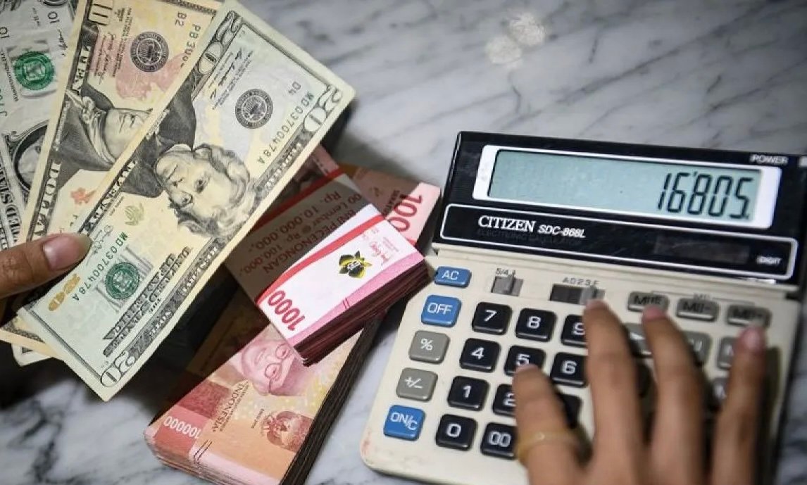 Rupiah Terperosok ke Rp17.121 Imbas Ancaman Trump Tutup Selat Hormuz