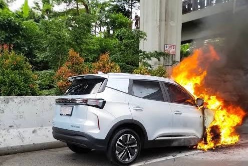 Viral Mobil Chery Tiggo Cross CSH Terbakar di Tol Jakarta-Cikampek, Begini Kondisinya!