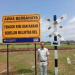 Tingkatkan Keselamatan Lalu Lintas, Jasa Raharja Cabang Cirebon Pasang Rambu Keselamatan di Perlintasan Sebidang Kec Gebang Kab Cirebon