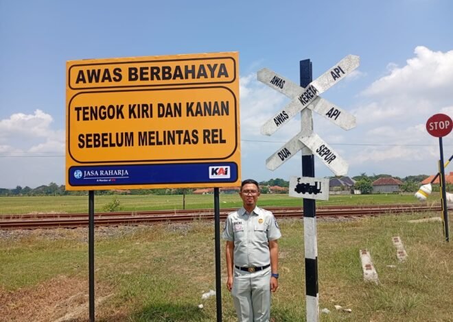 Tingkatkan Keselamatan Lalu Lintas, Jasa Raharja Cabang Cirebon Pasang Rambu Keselamatan di Perlintasan Sebidang Kec Gebang Kab Cirebon