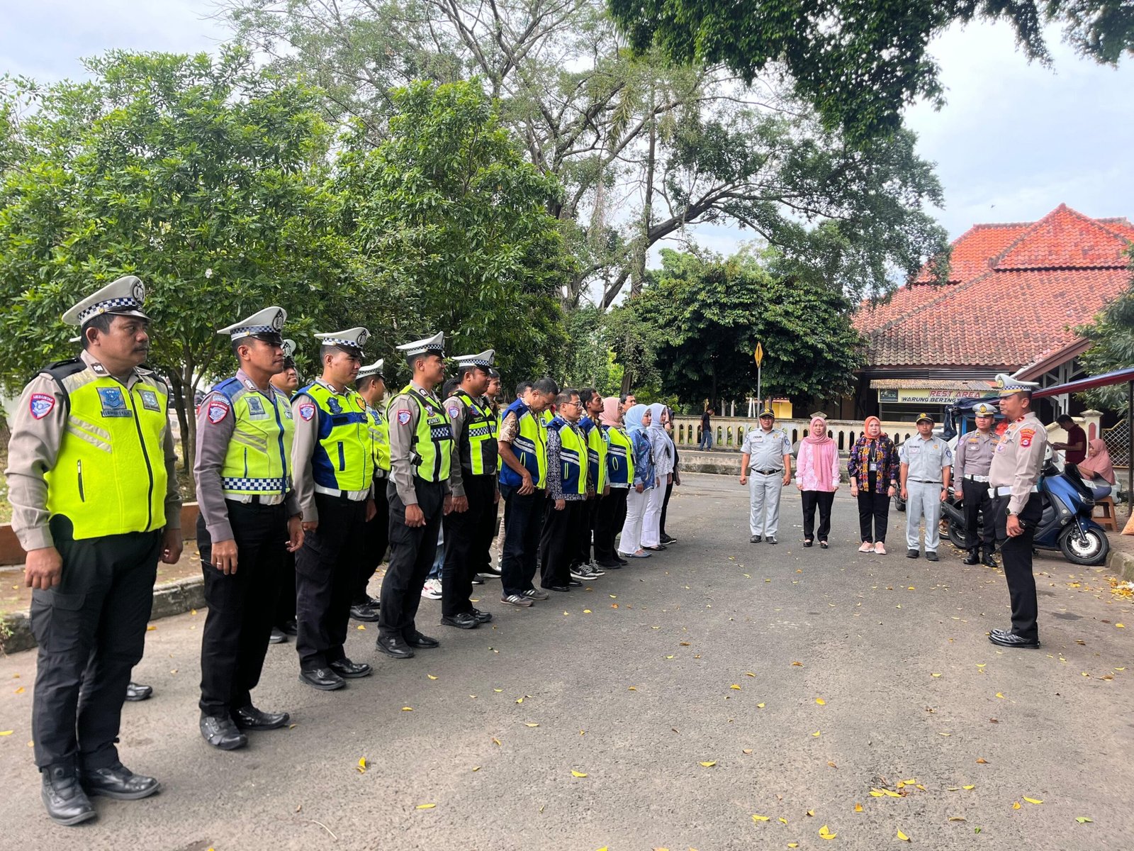 Jasa Raharja Turut Berpartisipasi Dalam Kegiatan Razia Gabungan Guna Tingkatkan Kepatuhan Pembayaran PKB dan SWDKLLJ di Kota Serang