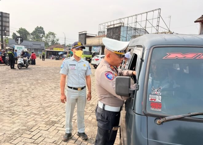 Tim Samsat Pandeglang Menggelar Razia pajak Kendaraan Sekaligus Sosialisasi SWDKLLJ Peran sebagai Perlindungan Kecelakaan
