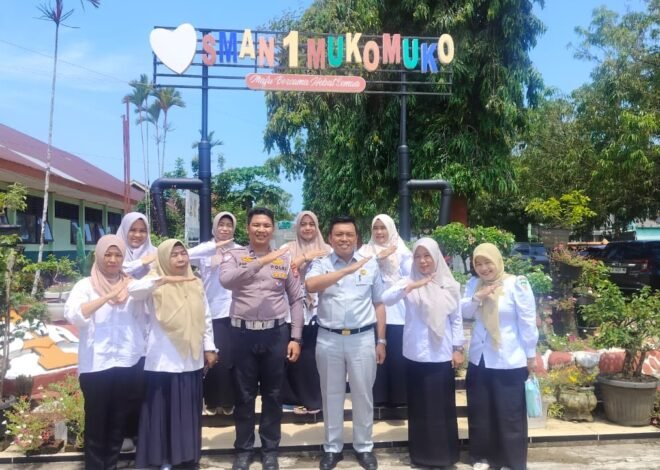 Penanggung Jawab Jasa Raharja Mukomuko Lakukan Sosialisasi Kepada Tenaga Pendidik
