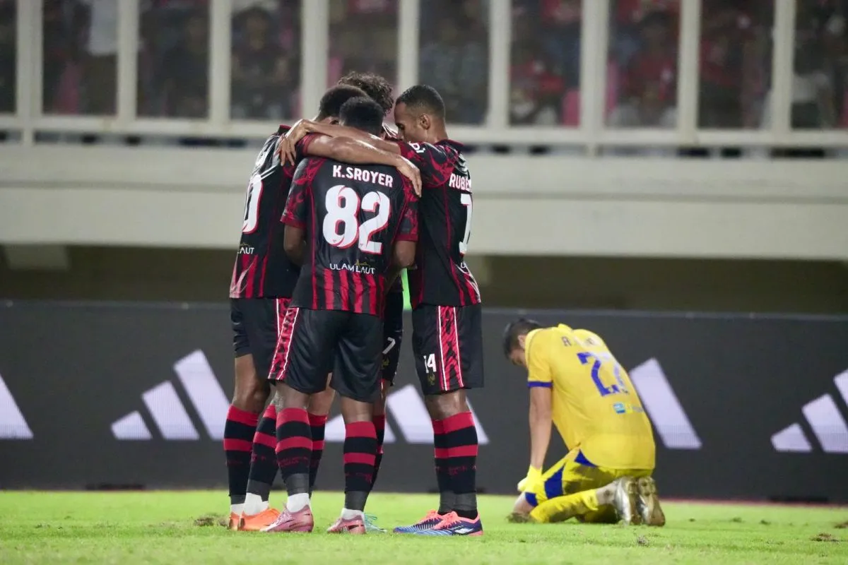 Persipura vs Persiku 2-0, Mutiara Hitam Melaju ke Playoff!