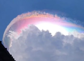 Penjelasan BMKG Terkait Munculnya Fenomena Awan Pelangi di Langit Jonggol