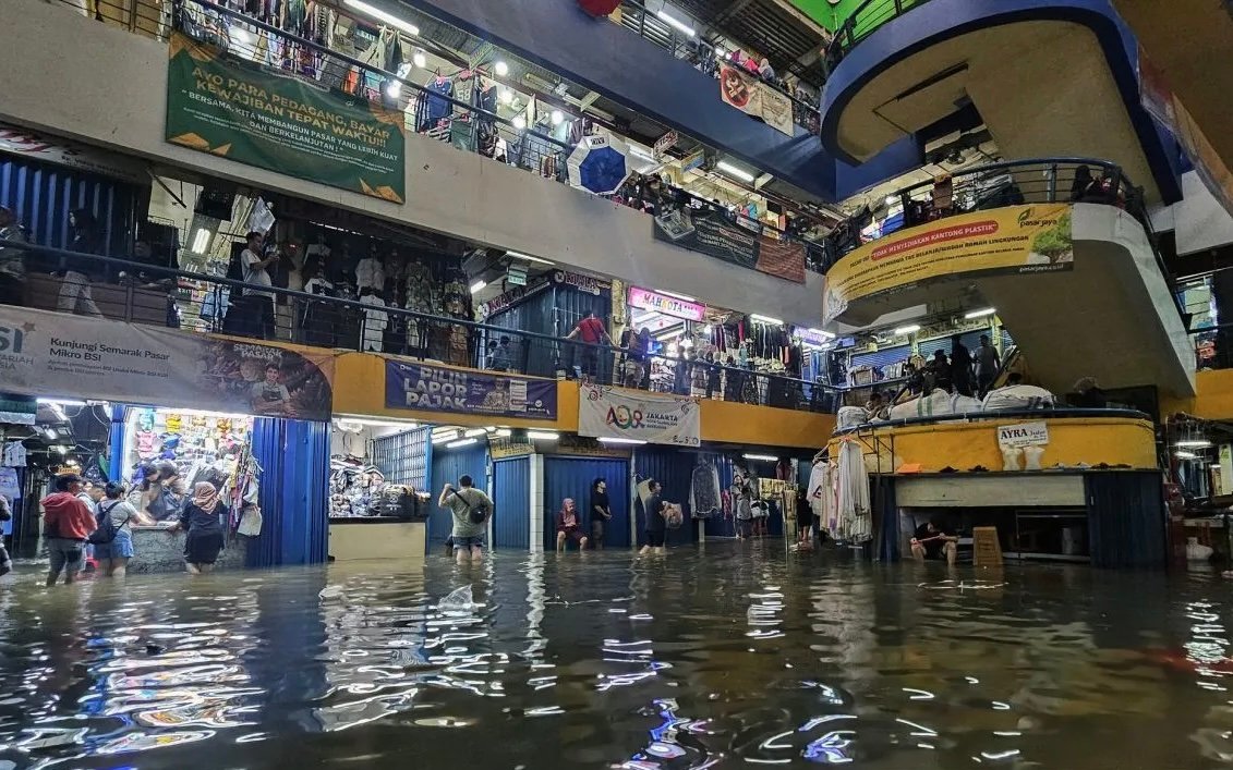 Update Banjir Jakarta: 55 RT dan 3 Ruas Jalan di Jaksel-Jakbar Terendam Air