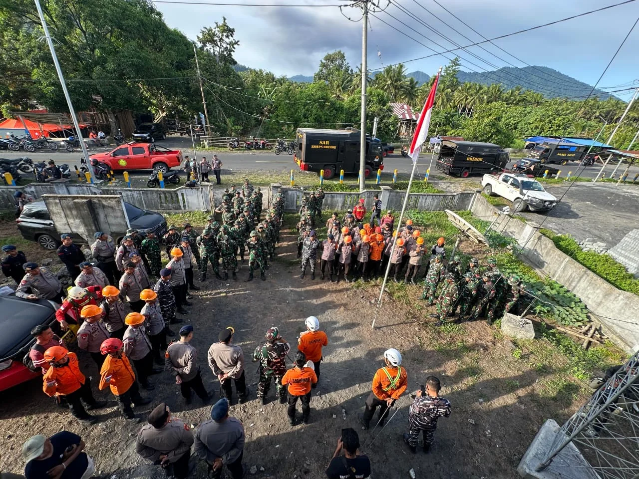 Gunung Dukono Erupsi, Tim SAR Berupaya Evakuasi 3 Pendaki yang Hilang