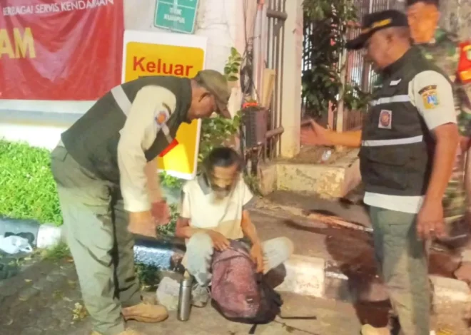 Tertibkan Trotoar Mampang, Delapan PPKS Dievakuasi ke Panti Sosial Jakarta Selatan