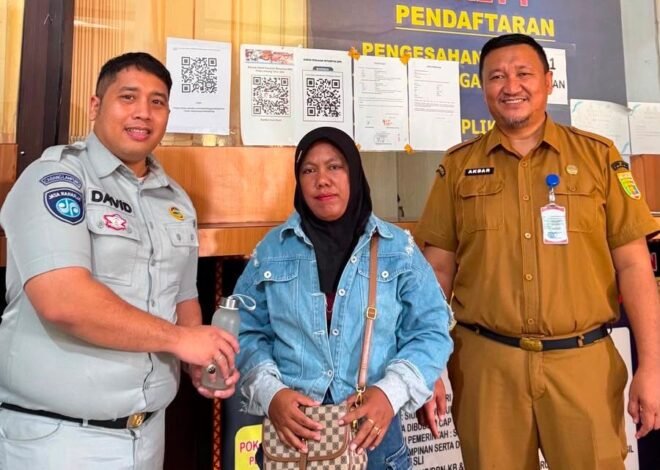 Jasa Raharja dan Samsat Tulang Bawang Apresiasi Wajib Pajak melalui Pemberian Souvenir
