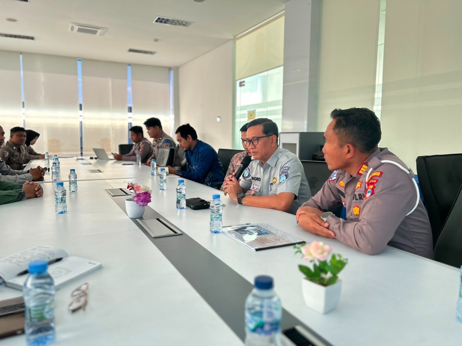 PT Jasa Raharja Cabang Kandangan Perkuat Kolaborasi Keselamatan Lalu Lintas melalui Forum LLAJ Kabupaten Hulu Sungai Selatan