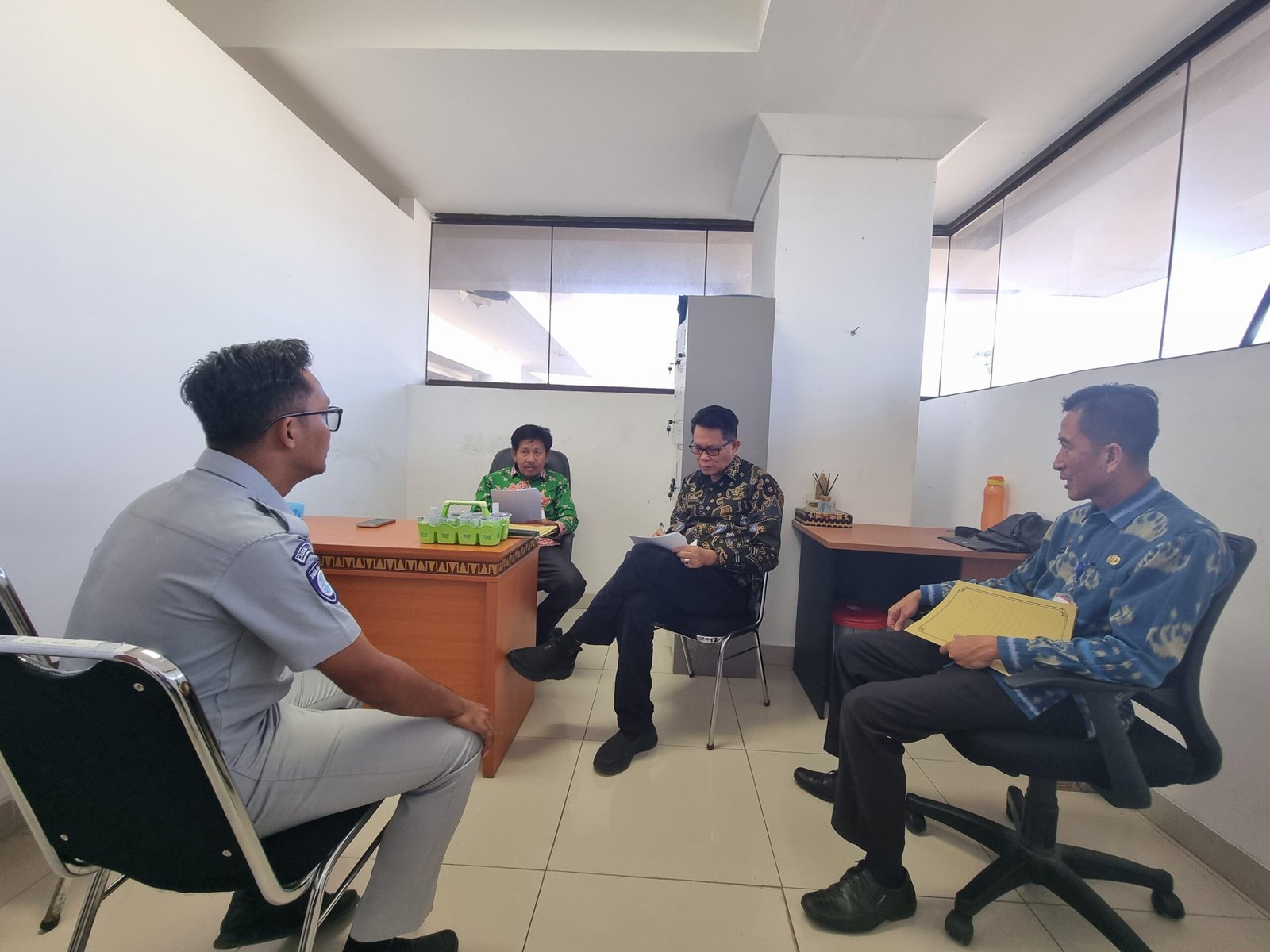 Jasa Raharja dan Tim Samsat Pesisir Barat Perkuat Sinergi dengan Pemerintah Daerah Tingkatkan Kepatuhan PKB dan SWDKLLJ