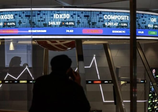 IHSG Ditutup Merah, Investor Waspadai Dampak Sentimen Ekonomi Global dan Dalam Negeri