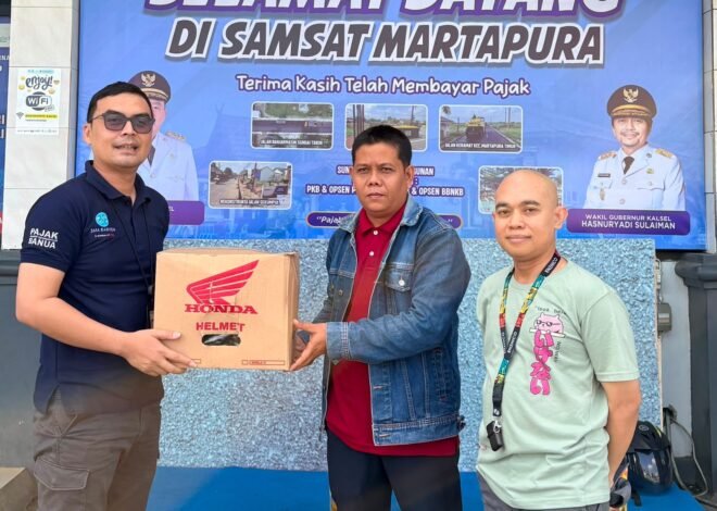 Apresiasi Wajib Pajak, Tim Pembina Samsat Martapura Bagikan Helm dan Sembako
