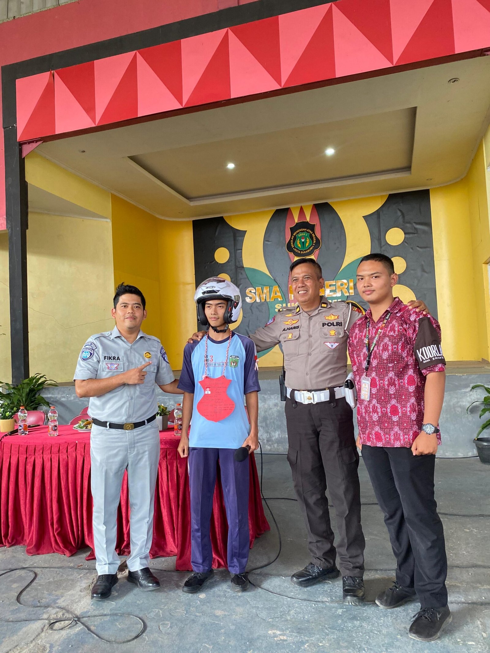 Jasa Raharja Cabang Sukabumi dan Satlantas Polres Kota Sukabumi Tanamkan Budaya Tertib Berlalu Lintas kepada Pelajar SMA Negeri 3 Kota Sukabumi