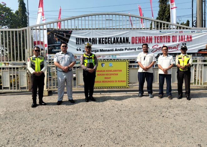 Jasa Raharja dan Satlantas Polresta Pati Laksanakan Action Plan FLLAJ melalui Pemasangan Papan Imbauan Keselamatan di Kawasan Industri